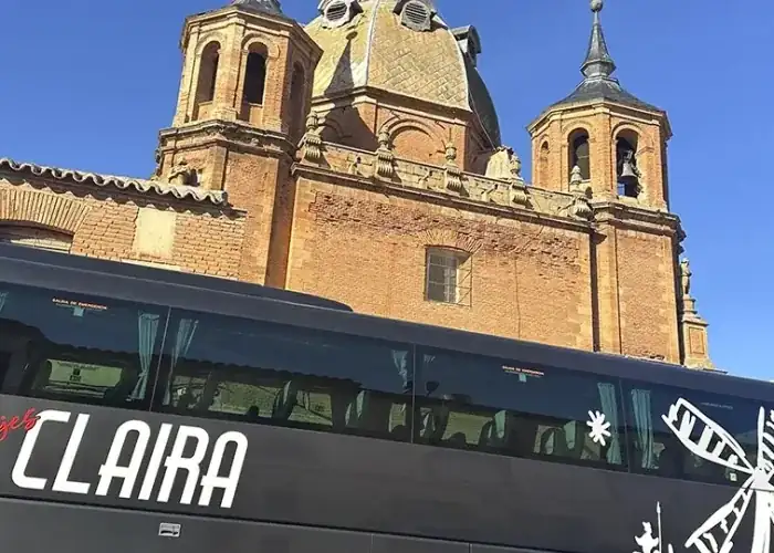 Detalle exterior de un autocar de Claira