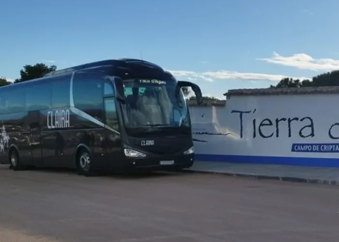 Autocar de Claira en uno de sus desplazamientos